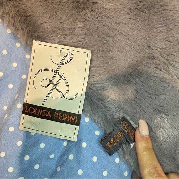 Louisa Perini Faux Fur Grey Scarf - Picture 2 of 2